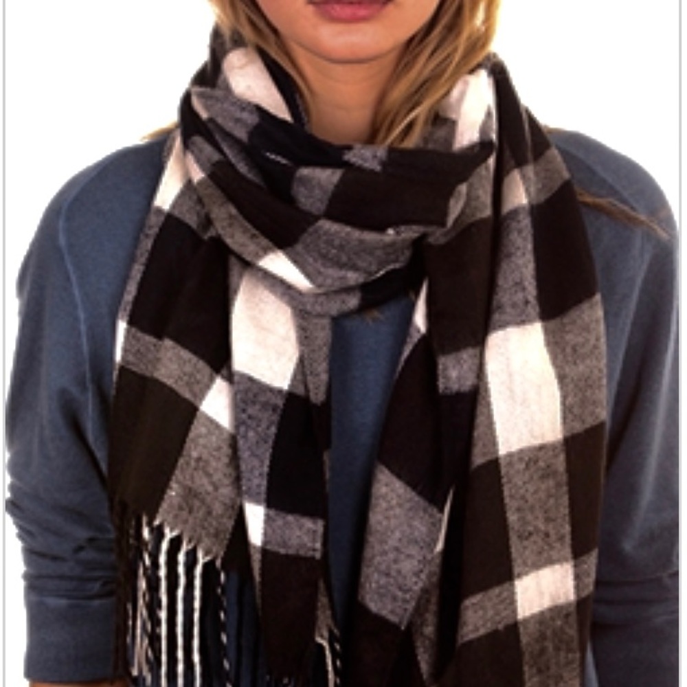 NWT Plush Apparel Ultra Soft Plaid Scarf
